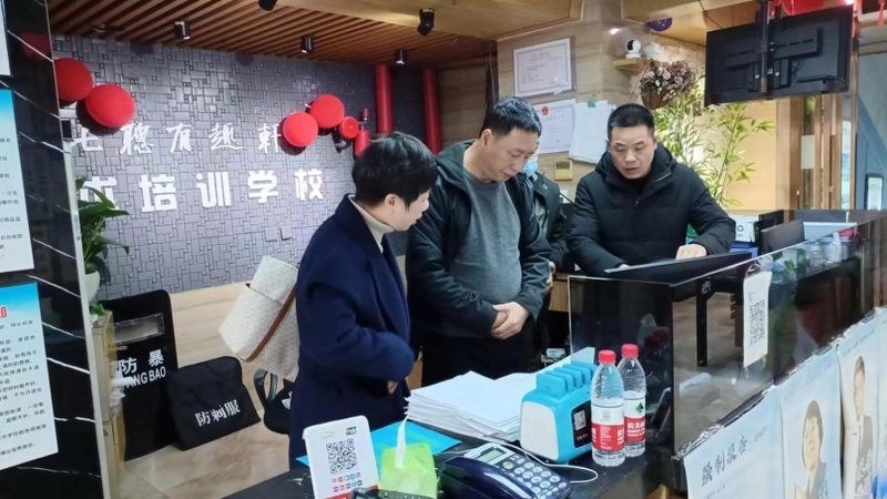 焊工培训，如何选择正规厂家直招？**